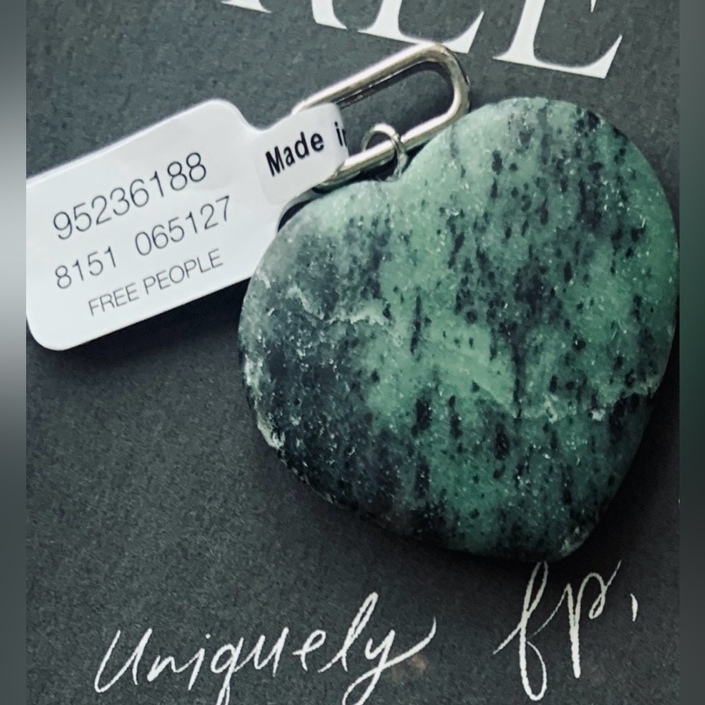 ~ Free People ~ ‘Stone Heart ~ Bag Charm’ *NWT* Charm~ Green ~ Hardware~ Silver - Picture 2 of 9
